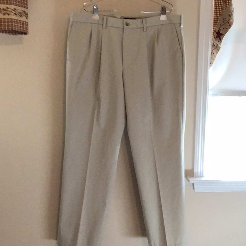 Dockers Classic Khaki Panrs
